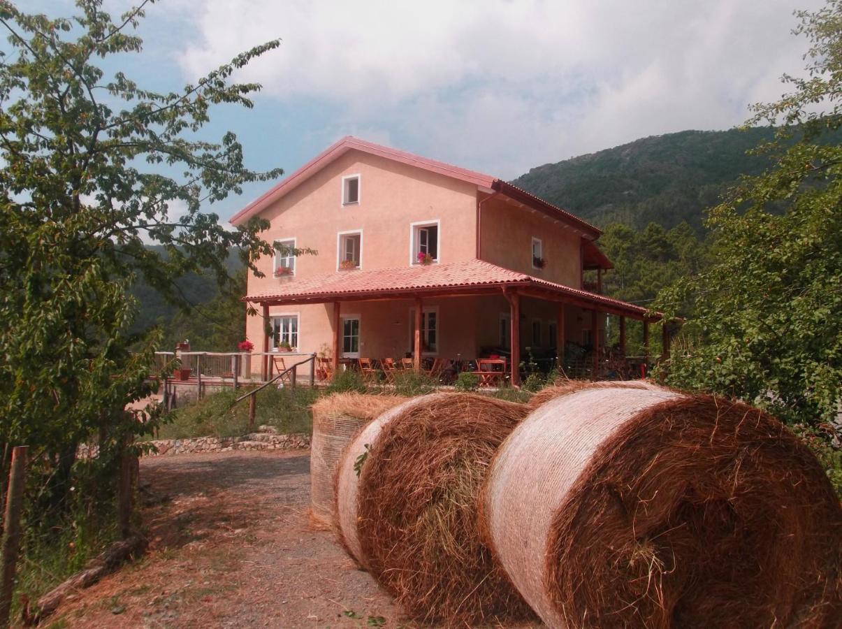 Agriturismo Di Charme E Ristorante Stallato Il Filo Di Paglia Карро Экстерьер фото