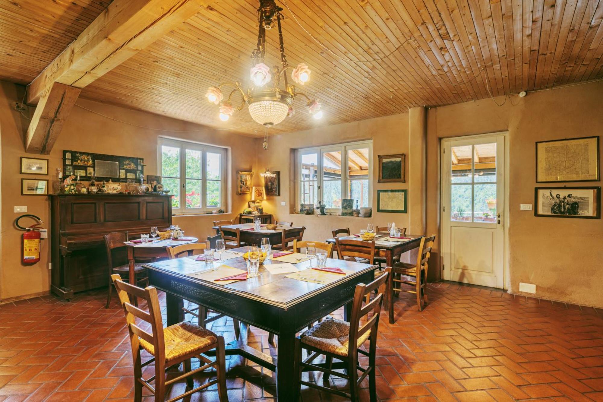 Agriturismo Di Charme E Ristorante Stallato Il Filo Di Paglia Карро Экстерьер фото